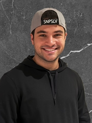 Wearing a SNPSLV sleeve on a backwards cap